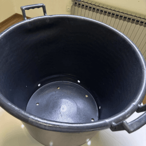Plastične saksije sa ruckama
